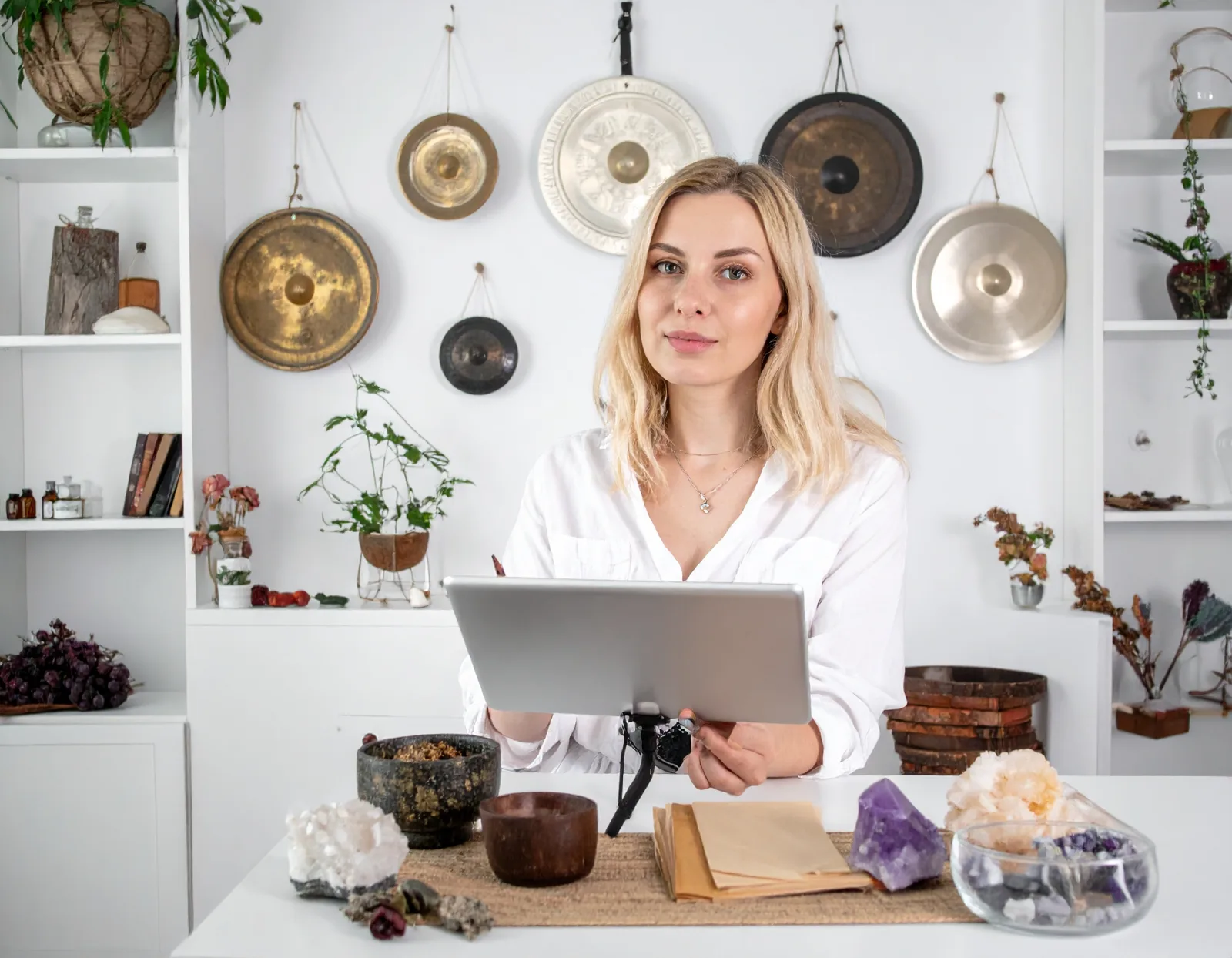 Dentro l'Accademia Ippocrate: ambienti di studio e tradizione erboristica - corso di naturopatia online da Lombardia